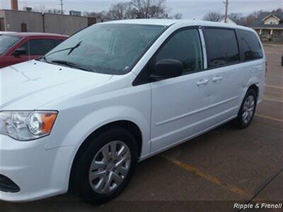 2016 Dodge Grand Caravan SE   - Photo 3 - Davenport, IA 52802