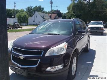 2009 Chevrolet Traverse LT   - Photo 1 - Davenport, IA 52802