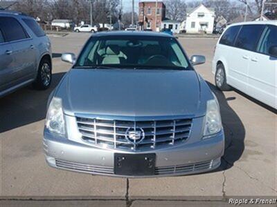 2007 Cadillac DTS Luxury I   - Photo 1 - Davenport, IA 52802