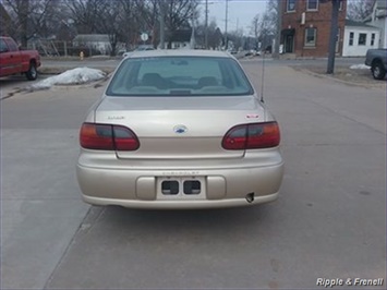 2004 Chevrolet Classic   - Photo 5 - Davenport, IA 52802