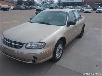 2004 Chevrolet Classic   - Photo 3 - Davenport, IA 52802