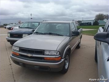 1998 Chevrolet S-10 LS   - Photo 1 - Davenport, IA 52802