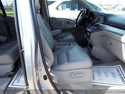 2008 Honda Odyssey Touring   - Photo 12 - Davenport, IA 52802