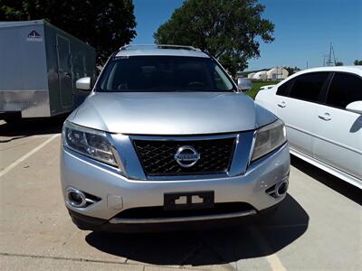 2013 Nissan Pathfinder SL   - Photo 1 - Davenport, IA 52802