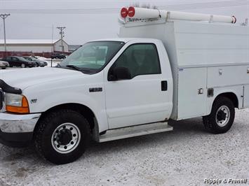 2001 Ford F-350 Super Duty XLT   - Photo 1 - Davenport, IA 52802