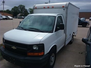 2007 Chevrolet Express Box truck   - Photo 1 - Davenport, IA 52802