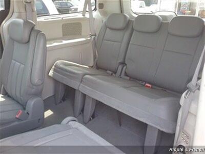 2010 Chrysler Town & Country Touring   - Photo 9 - Davenport, IA 52802