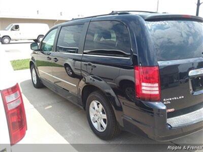 2010 Chrysler Town & Country Touring   - Photo 7 - Davenport, IA 52802