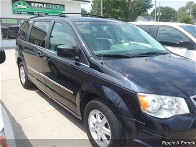 2010 Chrysler Town & Country Touring   - Photo 4 - Davenport, IA 52802