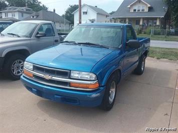 2001 Chevrolet S-10   - Photo 1 - Davenport, IA 52802