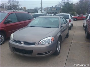 2007 Chevrolet Impala LT   - Photo 1 - Davenport, IA 52802