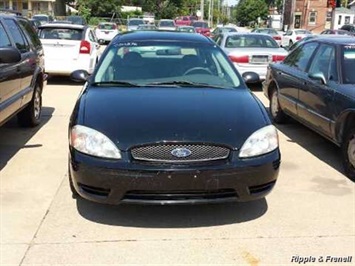 2005 Ford Taurus SE   - Photo 1 - Davenport, IA 52802