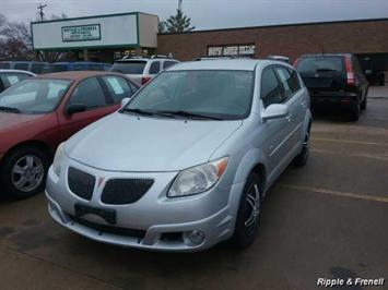 2005 Pontiac Vibe   - Photo 1 - Davenport, IA 52802