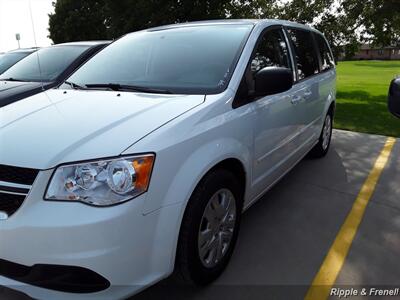 2016 Dodge Grand Caravan SE   - Photo 2 - Davenport, IA 52802