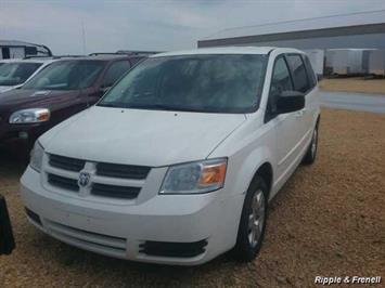 2009 Dodge Grand Caravan SE   - Photo 1 - Davenport, IA 52802