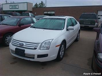 2009 Ford Fusion SE   - Photo 1 - Davenport, IA 52802