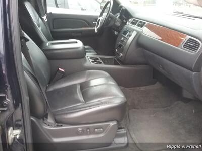 2007 GMC Yukon XL SLT 1500   - Photo 12 - Davenport, IA 52802