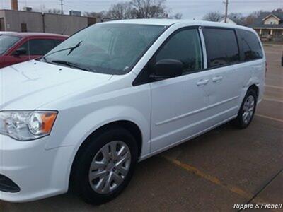 2016 Dodge Grand Caravan SE   - Photo 3 - Davenport, IA 52802