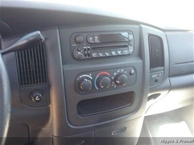 2004 Dodge Ram 1500 ST 2dr Regular Cab ST   - Photo 10 - Davenport, IA 52802