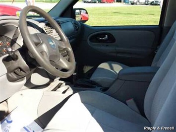 2007 Chevrolet Trailblazer LS   - Photo 3 - Davenport, IA 52802