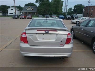 2010 Ford Fusion SE   - Photo 5 - Davenport, IA 52802