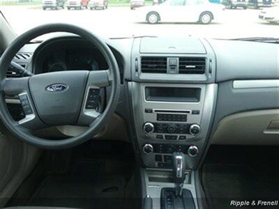 2010 Ford Fusion SE   - Photo 12 - Davenport, IA 52802