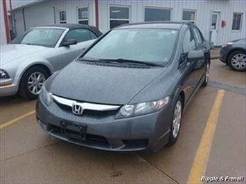 2010 Honda Civic LX   - Photo 1 - Davenport, IA 52802