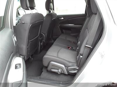 2013 Dodge Journey SXT   - Photo 7 - Davenport, IA 52802
