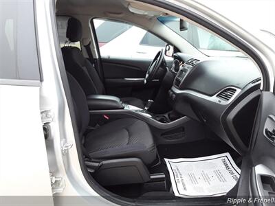 2013 Dodge Journey SXT   - Photo 12 - Davenport, IA 52802