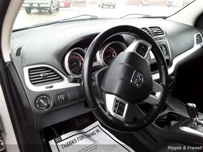2013 Dodge Journey SXT   - Photo 5 - Davenport, IA 52802
