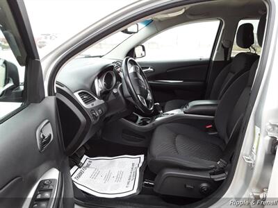 2013 Dodge Journey SXT   - Photo 4 - Davenport, IA 52802