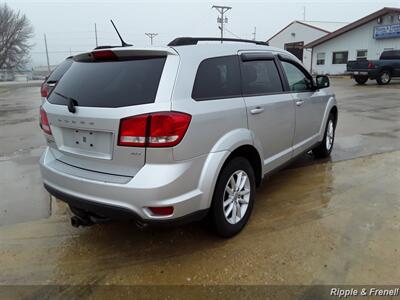2013 Dodge Journey SXT   - Photo 10 - Davenport, IA 52802