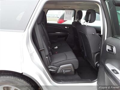 2013 Dodge Journey SXT   - Photo 11 - Davenport, IA 52802