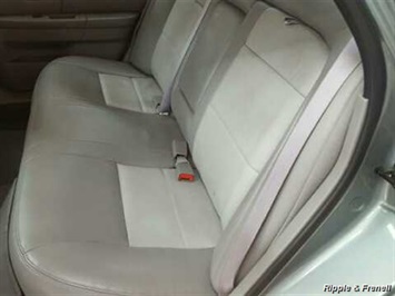 2006 Ford Taurus SEL   - Photo 5 - Davenport, IA 52802