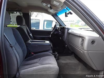 2003 Chevrolet Silverado 2500 LS 4dr Extended Cab LS   - Photo 10 - Davenport, IA 52802