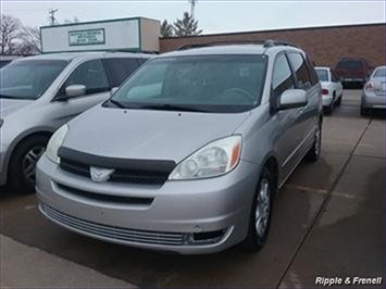 2004 Toyota Sienna XLE 7 Passenger   - Photo 1 - Davenport, IA 52802