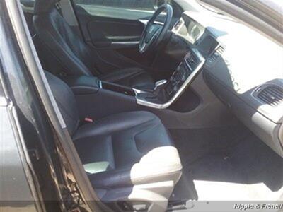 2013 Volvo S60 T5   - Photo 10 - Davenport, IA 52802