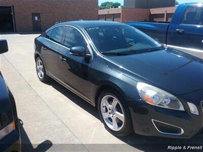 2013 Volvo S60 T5   - Photo 4 - Davenport, IA 52802