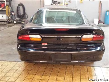 2001 Chevrolet Camaro   - Photo 5 - Davenport, IA 52802