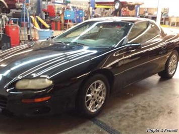 2001 Chevrolet Camaro   - Photo 2 - Davenport, IA 52802