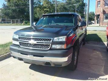 2005 Chevrolet Silverado 2500 Work Truck 4dr Extended Cab Work Truck   - Photo 1 - Davenport, IA 52802