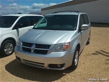 2009 Dodge Grand Caravan SXT   - Photo 1 - Davenport, IA 52802