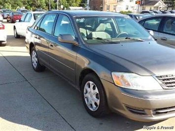 2004 Toyota Avalon XL   - Photo 4 - Davenport, IA 52802