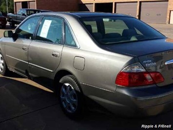 2004 Toyota Avalon XL   - Photo 2 - Davenport, IA 52802