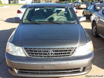 2004 Toyota Avalon XL   - Photo 1 - Davenport, IA 52802