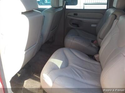 2002 GMC Yukon XL 1500 SLT   - Photo 10 - Davenport, IA 52802