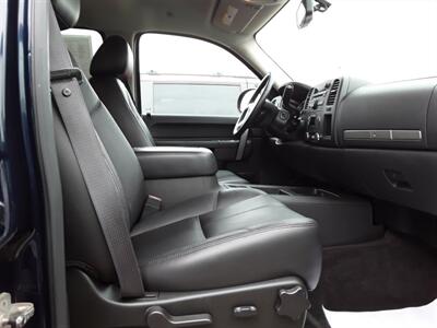 2011 Chevrolet Silverado 1500 LT - Photo 11 - Silvis, IL 61282