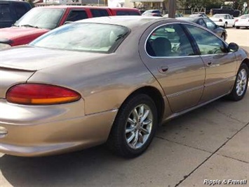 2002 Chrysler Concorde Limited   - Photo 2 - Davenport, IA 52802