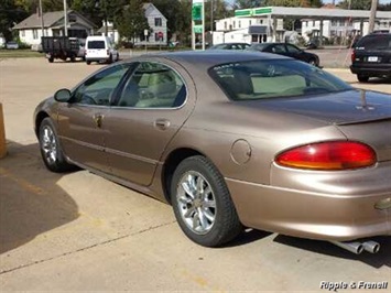 2002 Chrysler Concorde Limited   - Photo 3 - Davenport, IA 52802