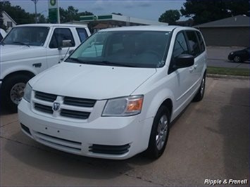 2009 Dodge Grand Caravan SE   - Photo 1 - Davenport, IA 52802